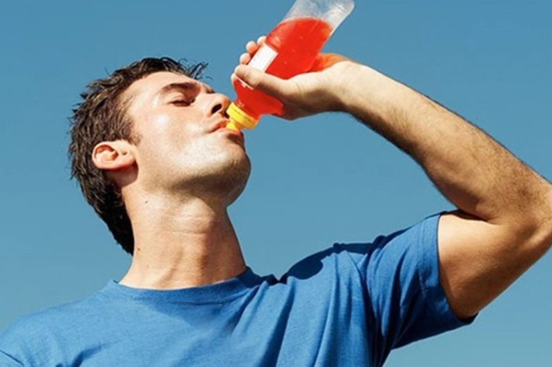 5 lý do tại sao nước tăng lực khiến bạn mệt mỏi