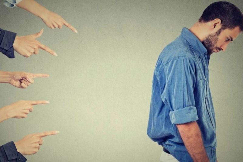 Đừng tự biến mình thành “lốp dự phòng”: 5 tín hiệu ngầm khiến bạn bị đối xử tệ dưới góc nhìn tâm lý học