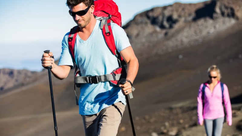 Alpine Divorce mô tả việc người bạn nam, thành viên gia đình hoặc người yêu chia tay, bỏ rơi một người phụ nữ ở nơi hoang dã, đôi khi là để "thử thách", hoặc đôi khi chỉ vì thiếu kiên nhẫn.